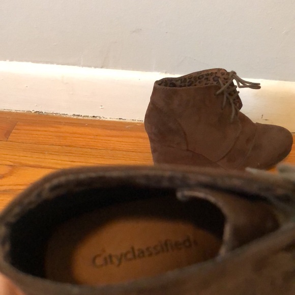 Dark brown lace up bootie - Picture 5 of 5